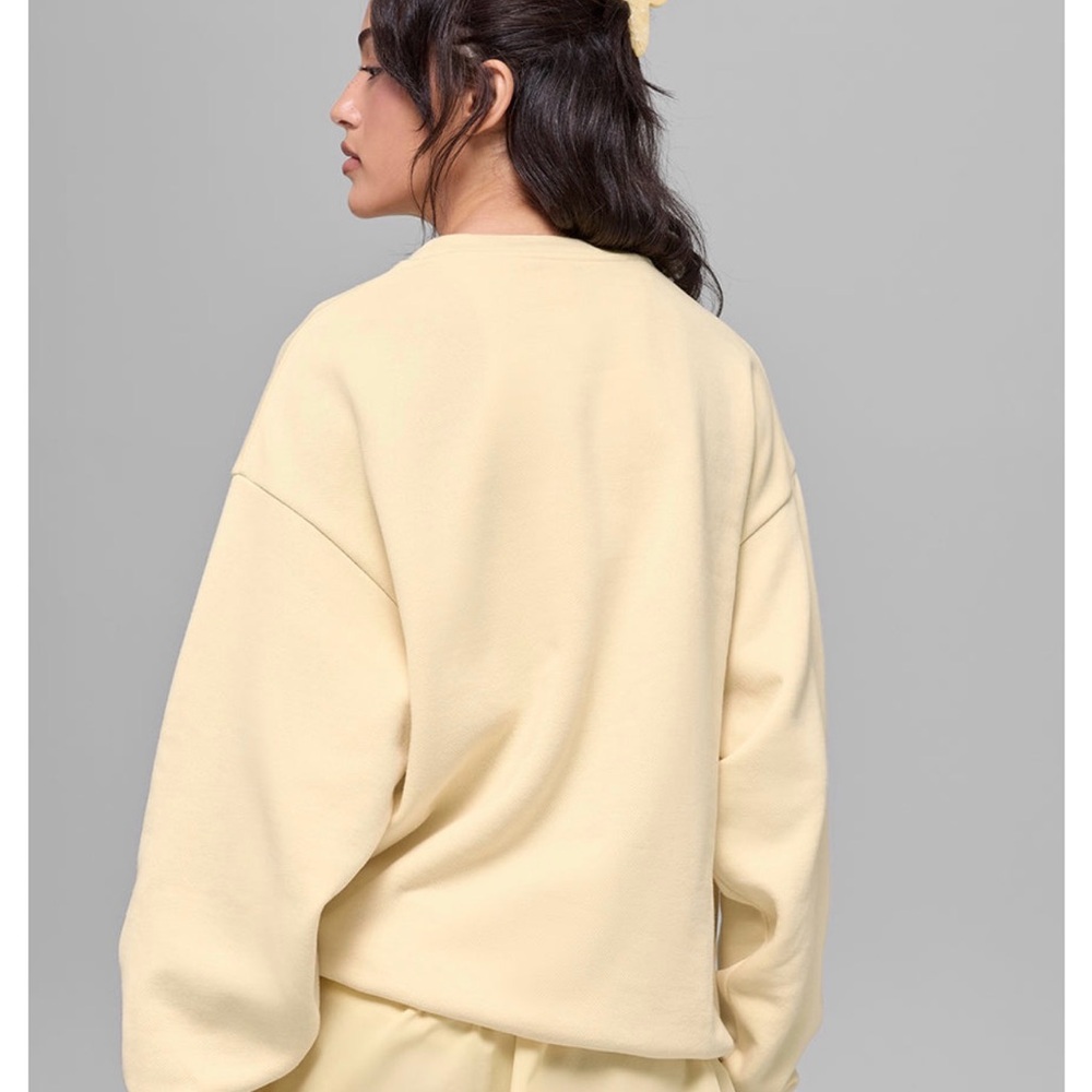 ALO Yoga Accolade Crew Neck Pullover -
Candlelight Yellow - Picture 4 of 5